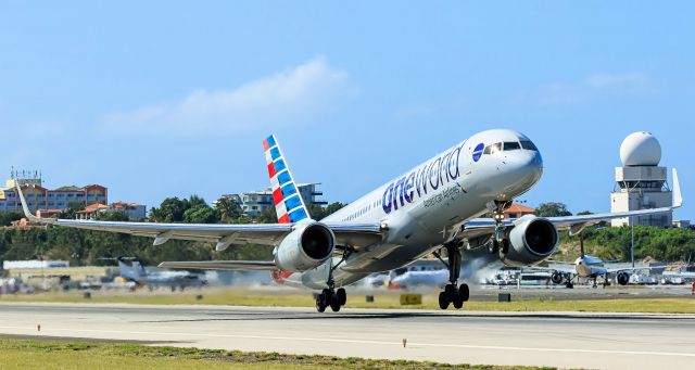 BOEING 767-200 (N174AA) - American airlines One world N174AA departing TNCM St Maarten on the 15/01/2017