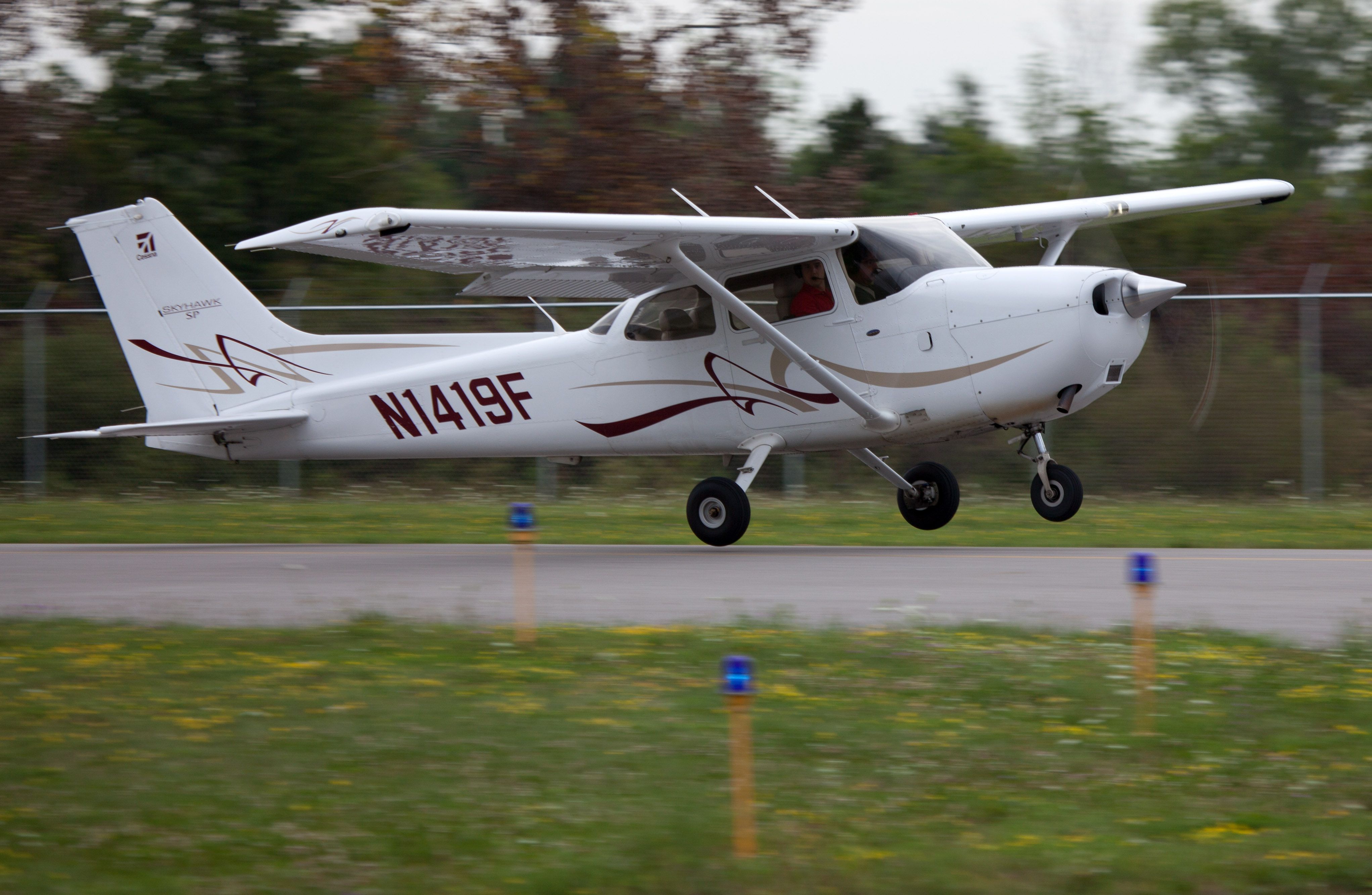 Cessna Skyhawk — - Take off RW26. Great airport - friendly people!