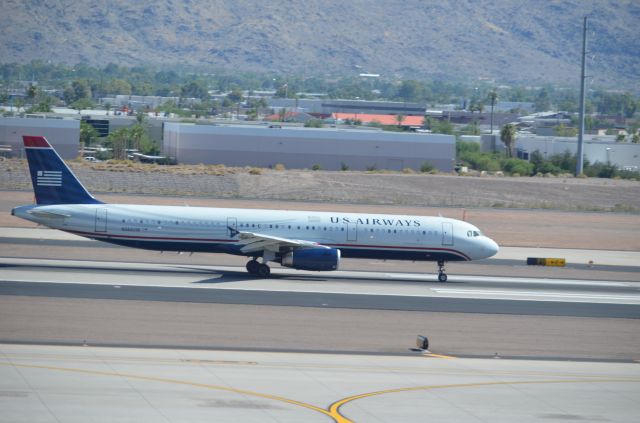 Airbus A321 (N566UW)