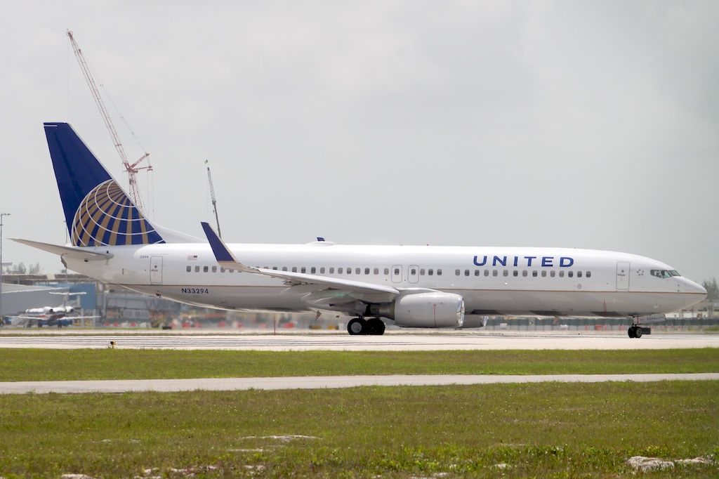 Boeing 737-800 (N33294)