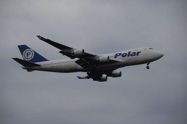 Boeing 747-400 (N453PA) - Final Approach to NRT Airport Runway 34L on 2011/10/8