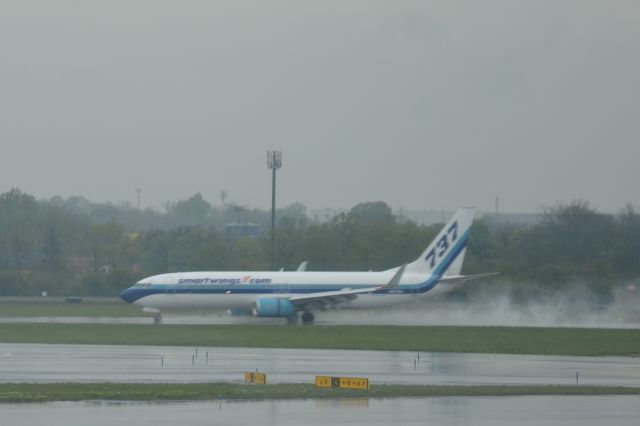 Boeing 737-800 (N277EA)