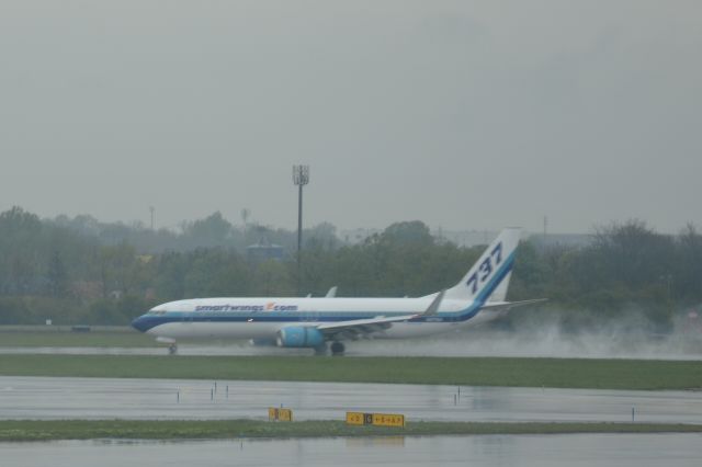 Boeing 737-800 (N277EA)