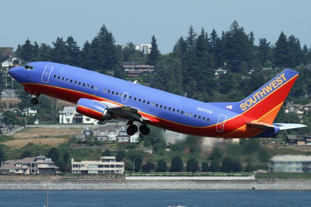 BOEING 737-300 (N697SW)