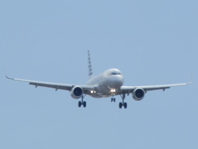 Airbus A319 (N9010R)