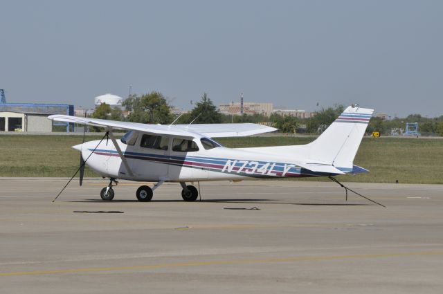 Cessna Skyhawk (N734LY)