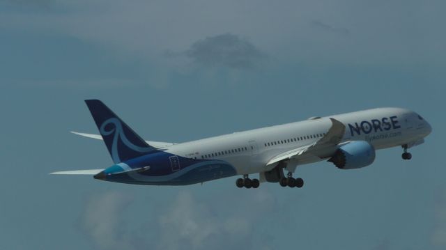 Boeing 787-9 Dreamliner (G-CKWS)