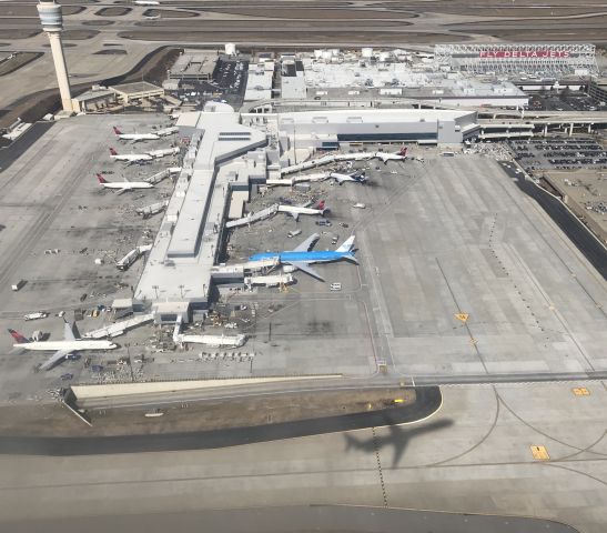 Boeing 777-200 — - The international terminal at ATL.