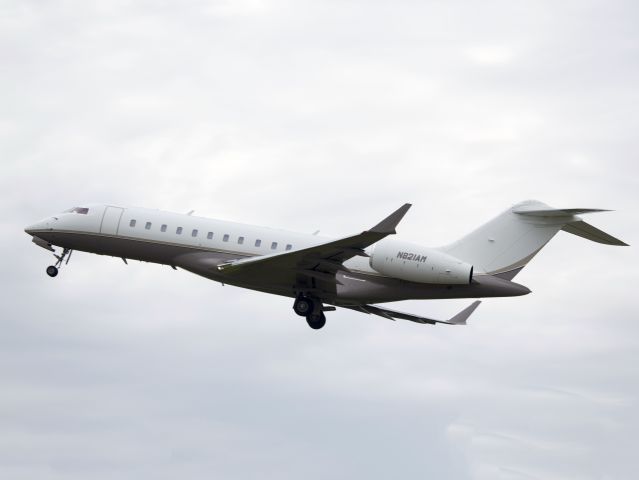 Bombardier Global Express (N821AM)