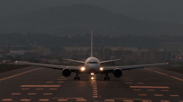 BOEING 767-300 (JA8359)