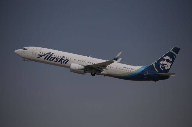 Boeing 737-900 (N494AS)