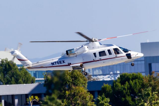 Sikorsky S-76 (N76EX)