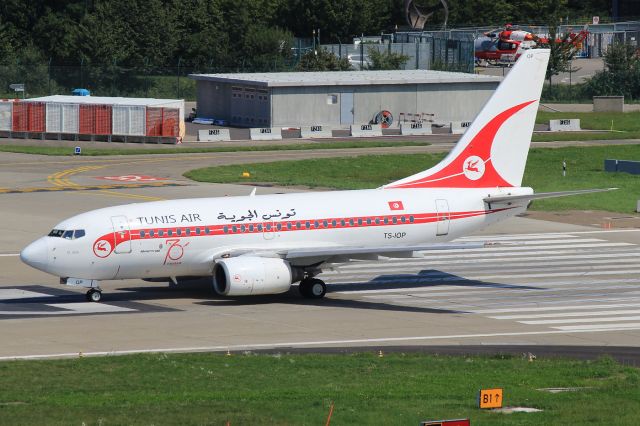 BOEING 737-600 (TS-IOP)