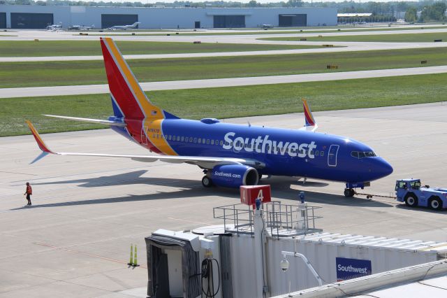 Boeing 737-700 (N7857B) - Flight 2738 to OAK (August 26th, 2017) 