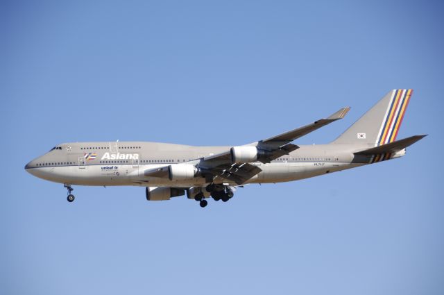 Boeing 747-400 (HL7414) - Final Approach to Narita Intl Airport R/W34L on 2010/1/1