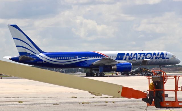 Boeing 757-200 (N176CA)