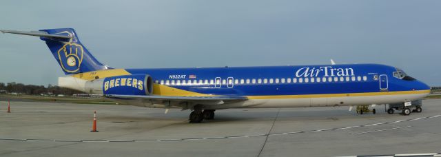 Boeing 717-200 (N932AT)