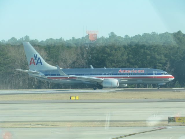 Boeing 737-800 (N921NN) - Americans new retro livery!