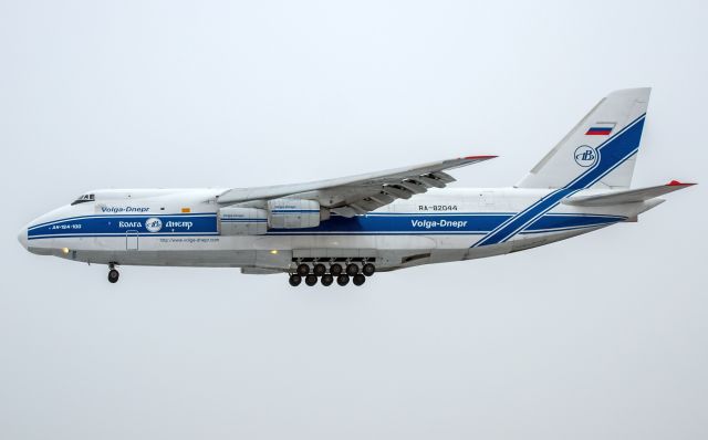 Antonov An-12 (RA-82044) - Final approach Toronto YYZ