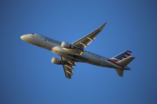 EMBRAER 175 (long wing) (N503SY)