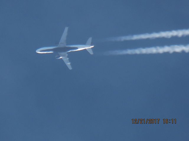 Embraer 175 (N615CZ)