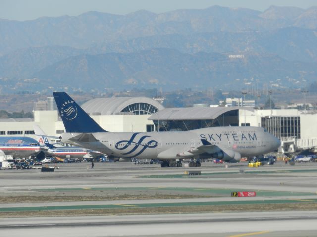 Boeing 747-200 (B-18206)