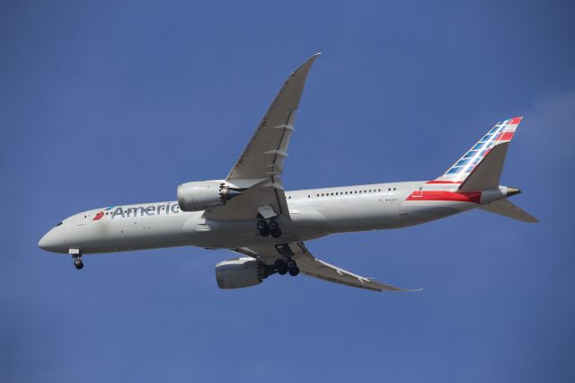 Boeing 787-9 Dreamliner (N833AA)