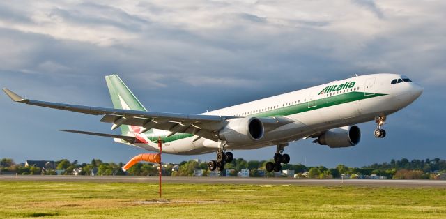 Airbus A330-200 (EI-DIP) - 15R Stormy arrival on FlightAware.Com !