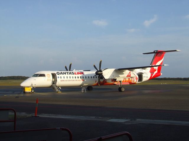 de Havilland Dash 8-400 (VH-LQL) - Qantaslink Q400 VH-LQL, 10 October 2015. Devonport, Tasmania.