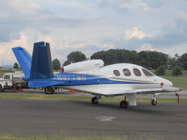 Cirrus Vision SF50 (N977MB)