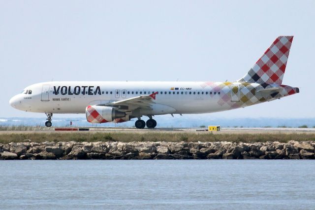 Airbus A320 (EC-NNY) - Lining up to depart rwy 04R on 19-Jun-23 operating flight VOE2666 to EBCI.