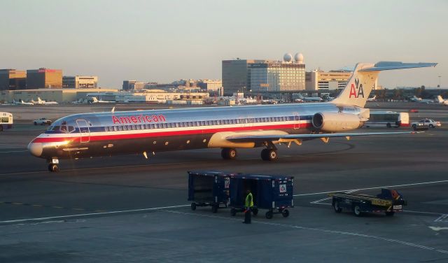 McDonnell Douglas MD-83 (N589AA) - Sunset over LAX as AA MD-83 N589AA comes into the gate for my flight AA#2246 back to AUS on Nov 1, 2012.