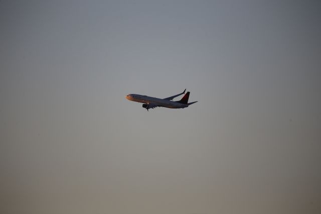 Boeing 737-900 (N855DN)