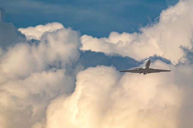 Hawker 800 (C-GVMP)