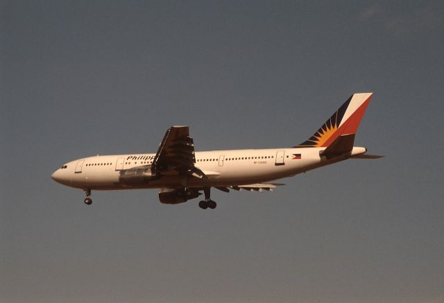 Airbus A300F4-200 (RP-C3003) - Final Approach to Narita Intl Airport Rwy34 on 1988/02/07