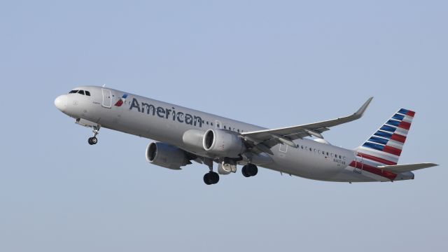 Airbus A321neo (N407AN) - Departing LAX on 25R