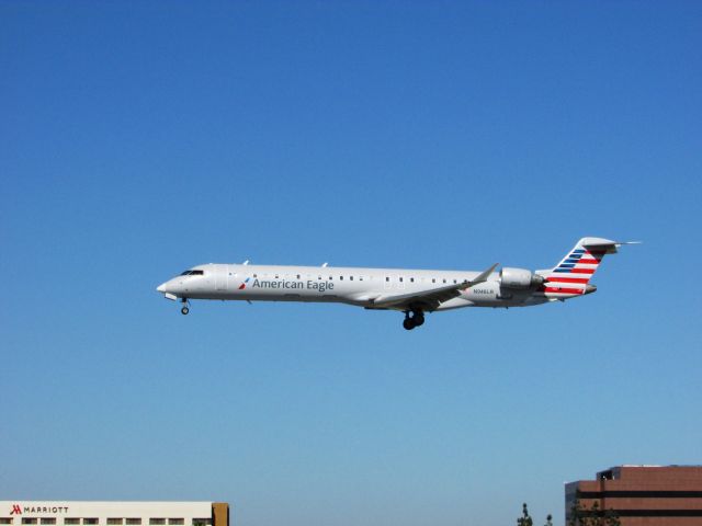 Canadair Regional Jet CRJ-900 (N946LR) - Landing RWY 30