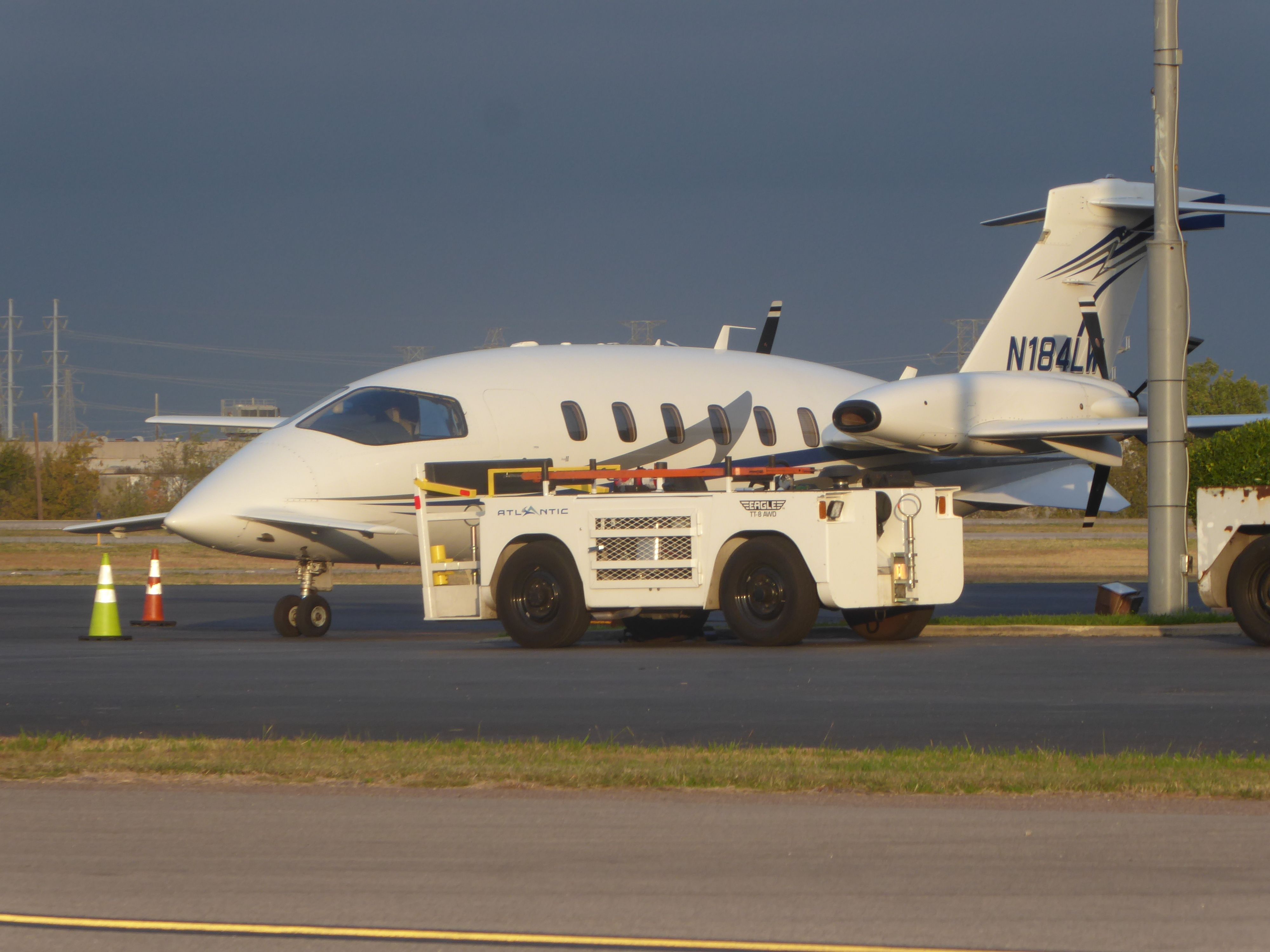 Piaggio P.180 Avanti (N184LW)
