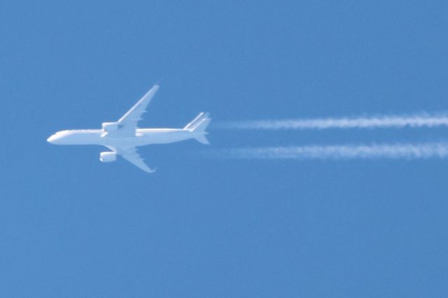 Airbus A350-900 (F-HUVI) - F-HUVI Airbus A-350-941  Air France De PARIS CDG. vers TORONTO YYZ. Altitude 11887 Mètres. Vitesse 872 Km/H Survolant la ville de Lavaltrie QC. Le 05-09-2025 à 15:57.