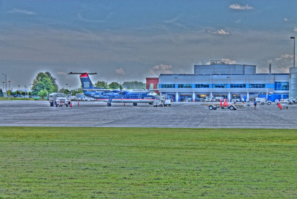 de Havilland Dash 8-100 (N330EN) - three shot HDR