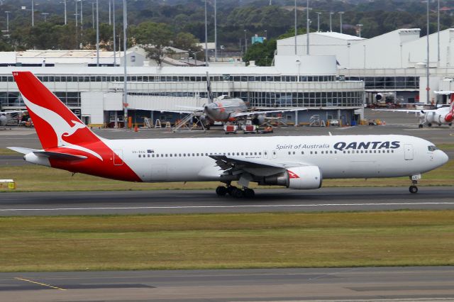 BOEING 767-300 (VH-OGG)