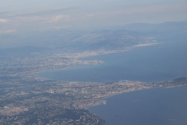 — — - Approach LFMN rwy22R