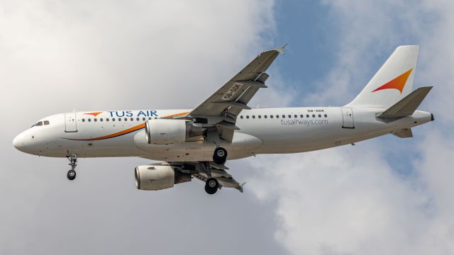 Airbus A320 (5B-DDK)