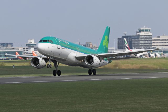 Airbus A320 (EI-CVC) - EIN205 the lunchtime departure to Dublin.