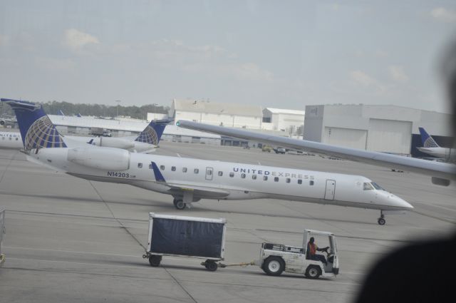 Embraer ERJ-145 (N14203)