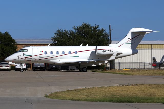 Bombardier Challenger 300 (XA-NTG)
