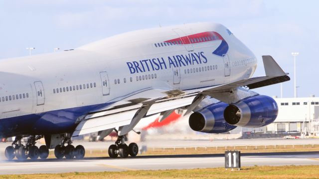 Boeing 747-400 (G-BNLJ) - British Airways G-BNLJ landing on RWY 09