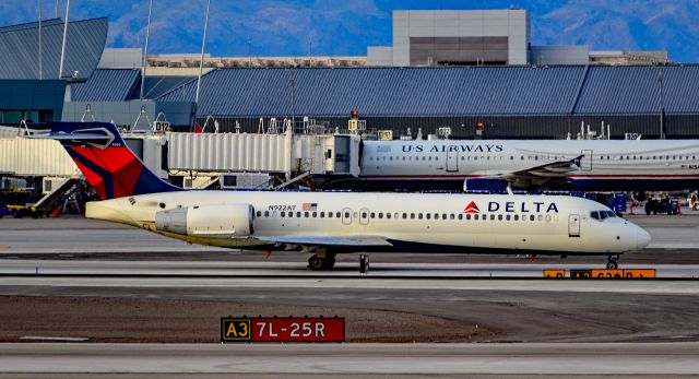 Boeing 717-200 (N922AT) - N922AT Delta Air Lines 2005 Boeing 717-2BD - cn 55050 / 5144 - Las Vegas - McCarran International Airport (LAS / KLAS)br /USA - Nevada October 24, 2015br /Photo: Tomás Del Coro