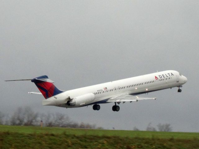 McDonnell Douglas MD-88 (N981DL)