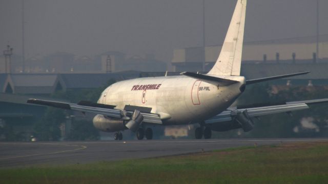 Boeing 737-700 (9M-PML)